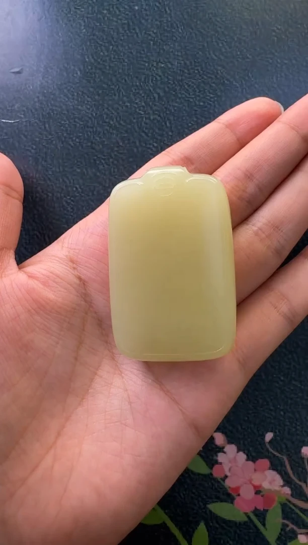 和田玉未镶嵌颈饰吊坠