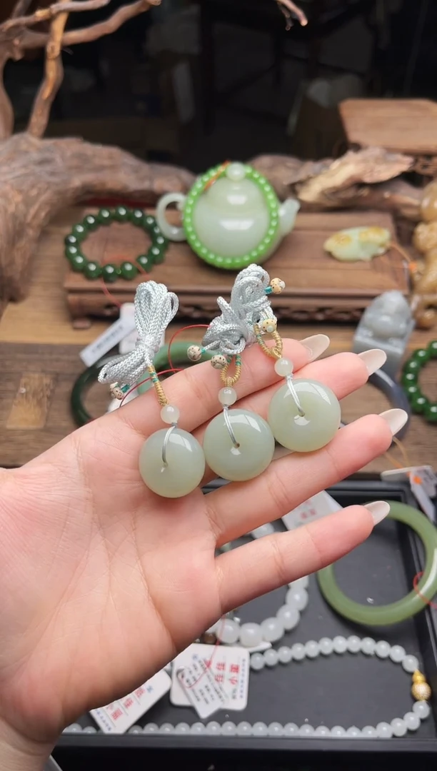吊坠(不含链)未镶嵌和田玉且末青白 平安扣 有瑕疵 多样性发一