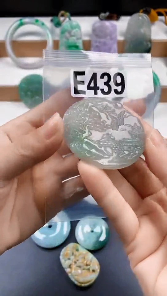 颈饰未镶嵌翡翠天然翡翠吊坠挂饰