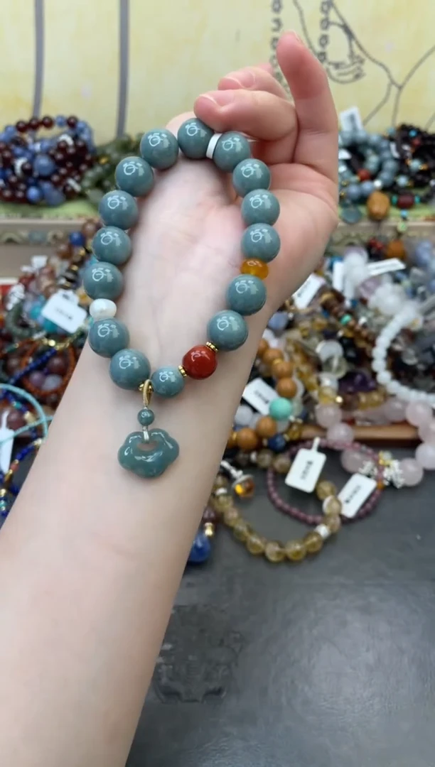 未镶嵌翡翠手饰350