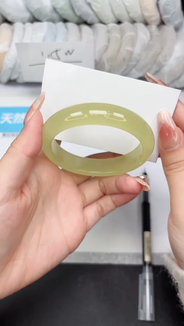 石英质玉手镯未镶嵌82-58