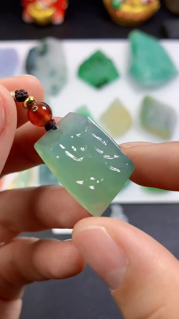 颈饰未镶嵌翡翠