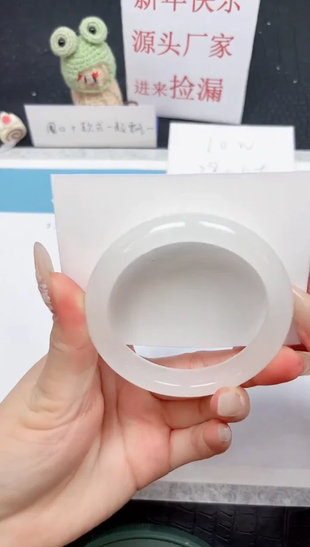 【闪购商品】石英质玉手镯未镶嵌159-56.2