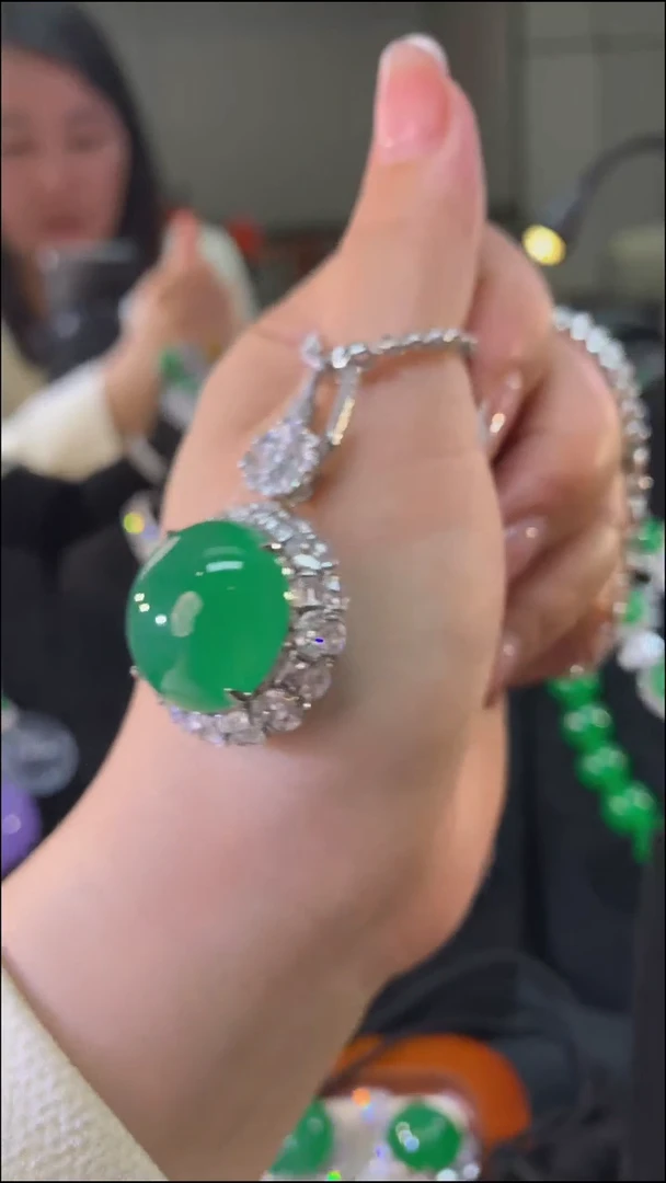 吊坠(不含链)18K金镶嵌翡翠吊坠