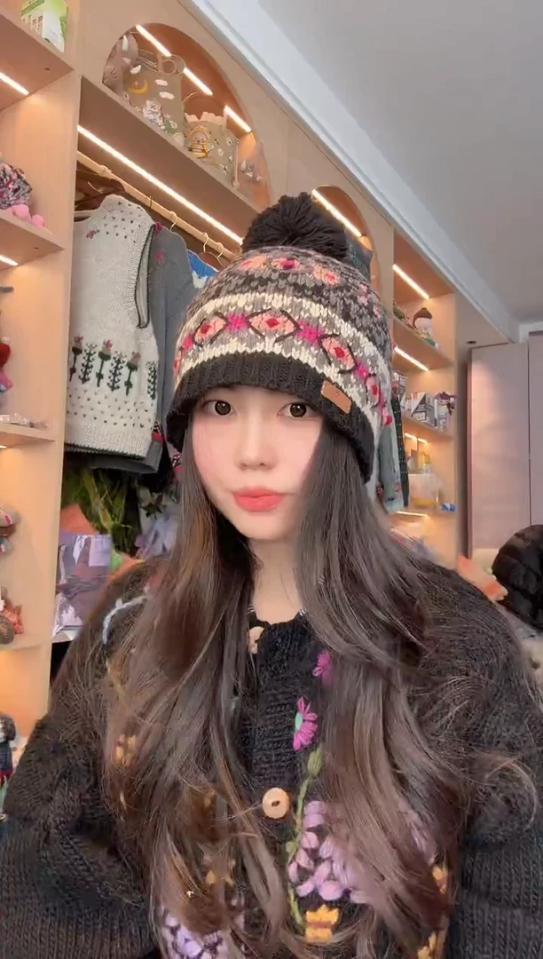 羊毛黑玫瑰单球帽