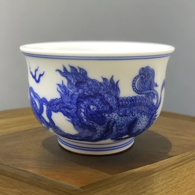 青花狮子滚绣球茶杯纯手绘景德镇