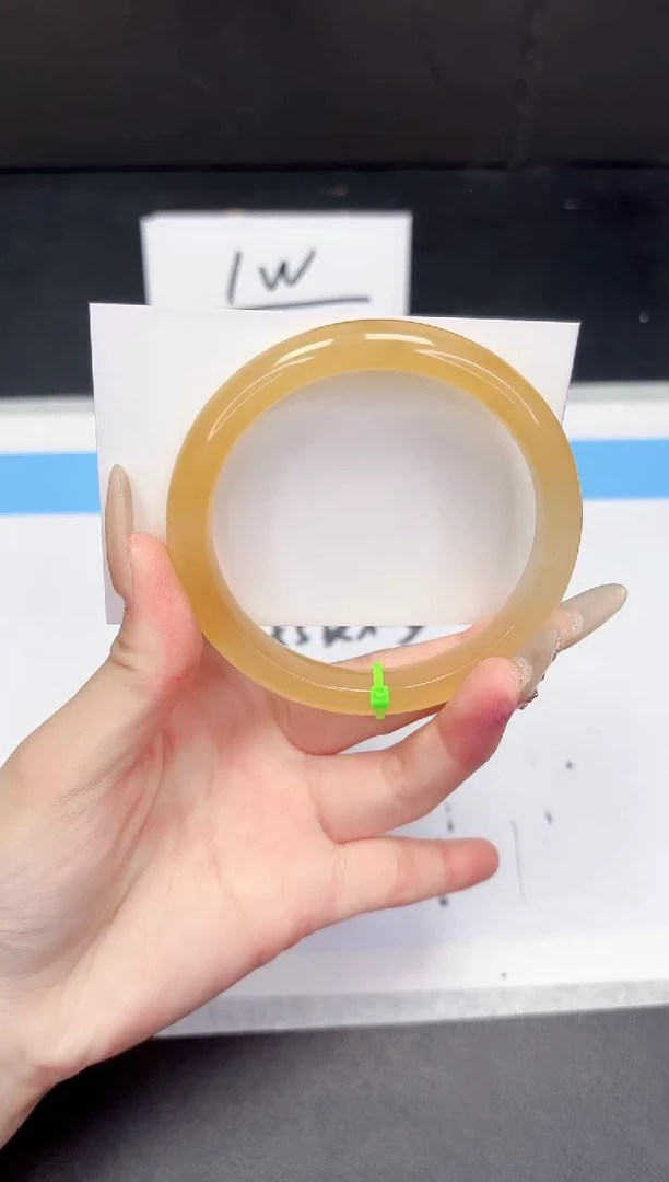 【闪购商品】石英质玉手镯未镶嵌101-63