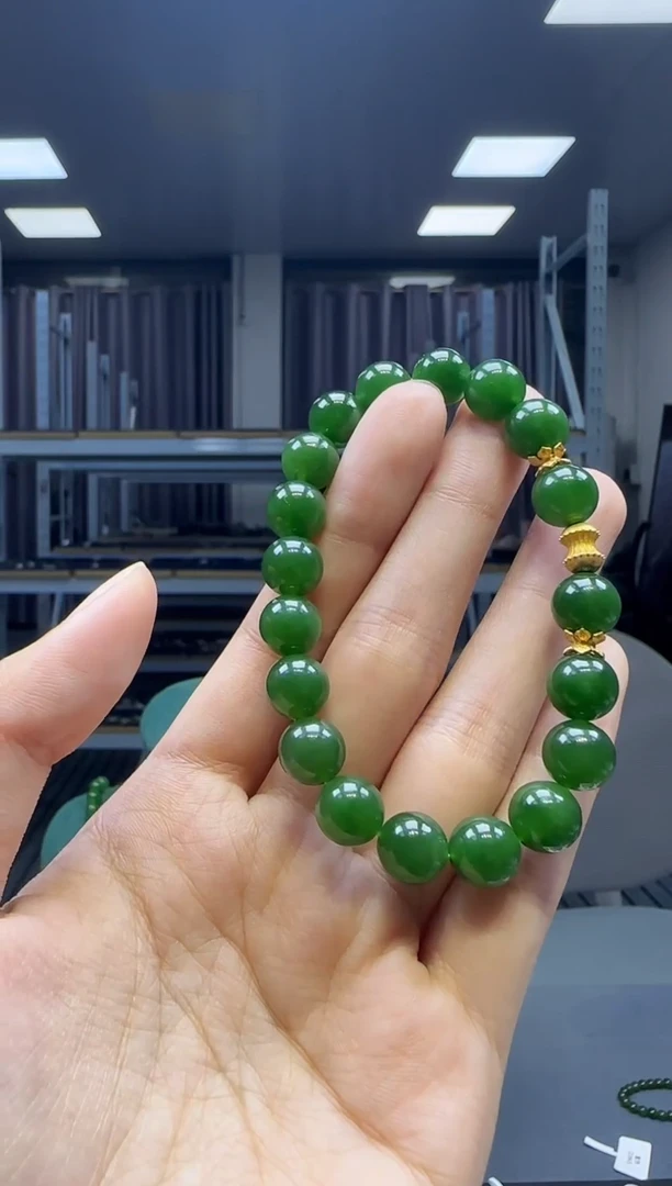 18K金镶嵌手串和田玉1
