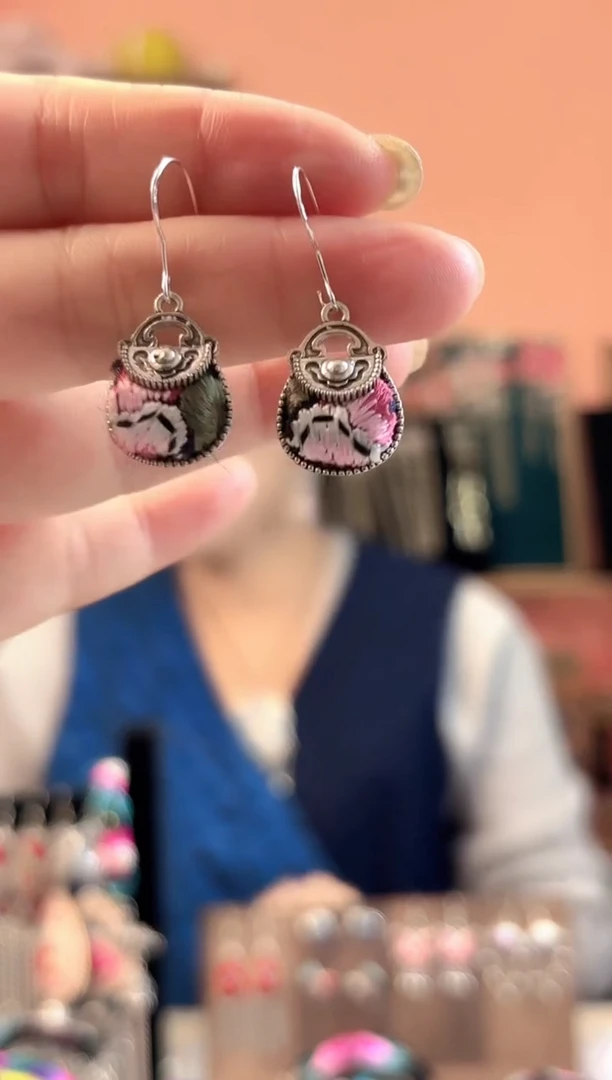 织绣艺枝独绣手工饰品184**