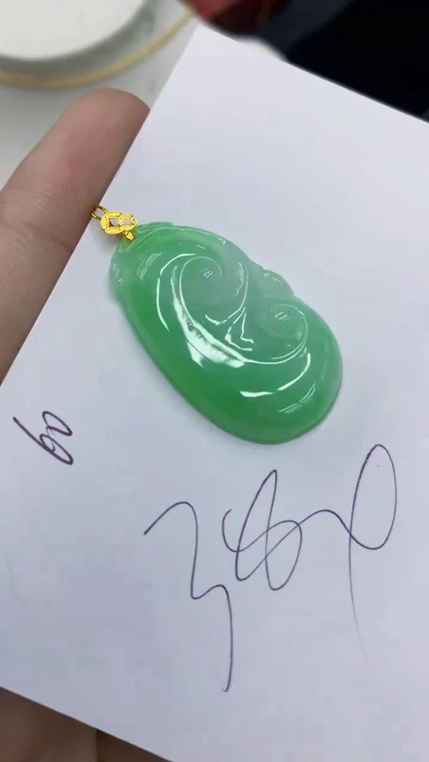 翡翠18K金镶嵌颈饰11111111111