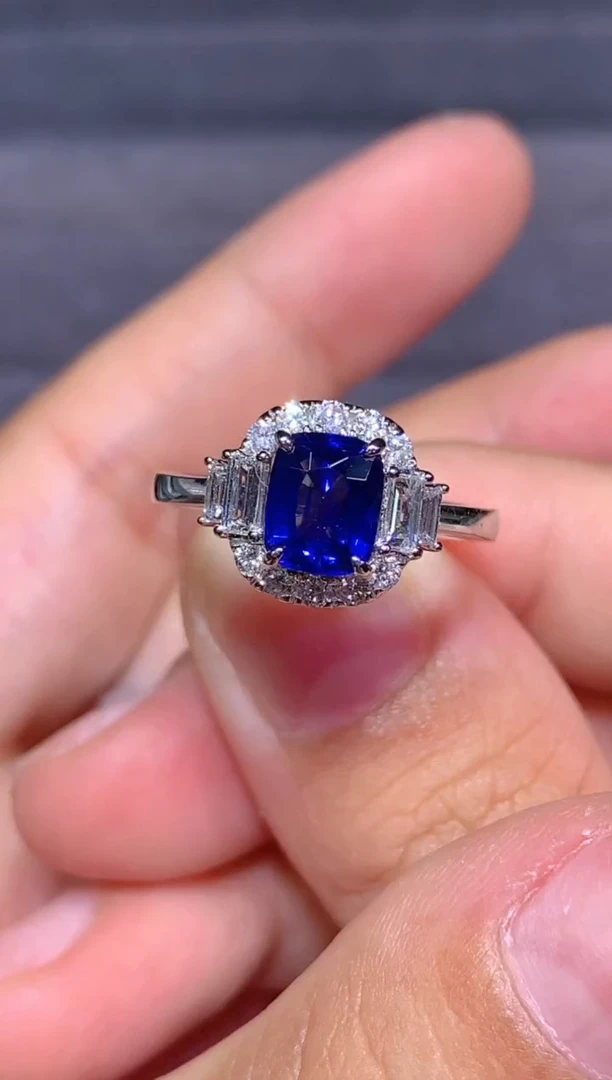 戒指蓝宝石18K金镶嵌1.52CT