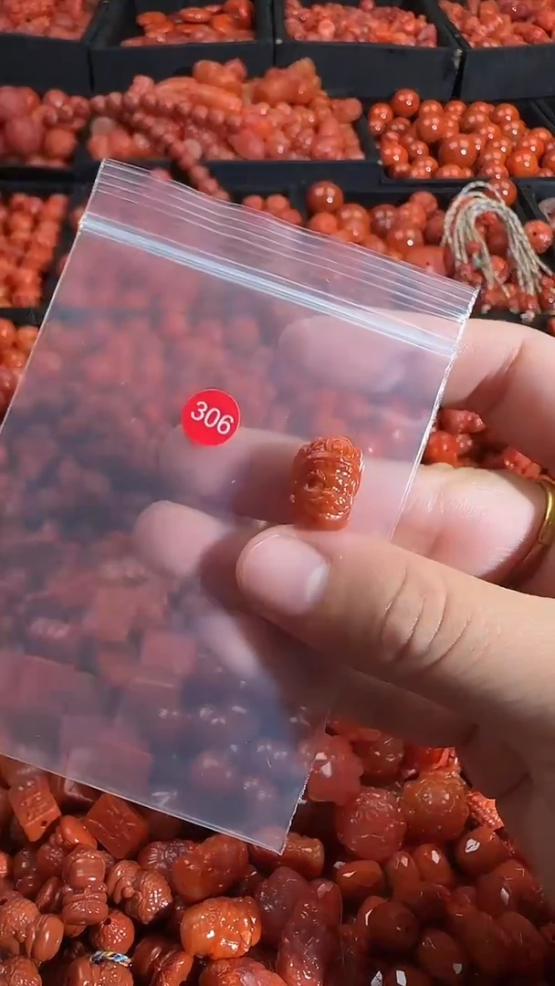 颈饰未镶嵌南红玛瑙1