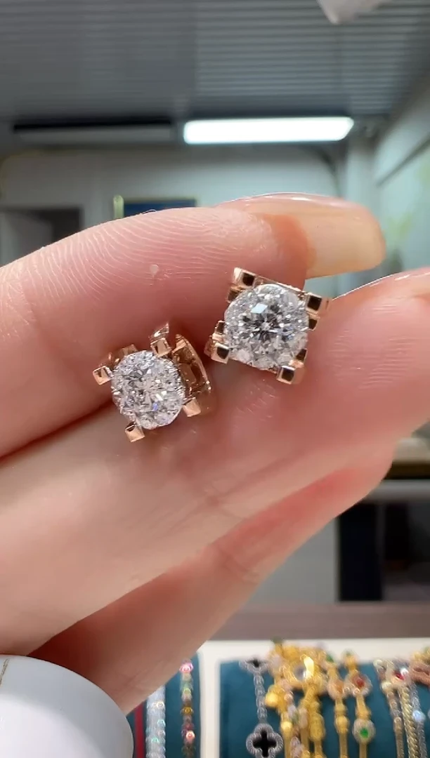 18K金镶嵌耳钉钻石钻石大牛头耳钉K红