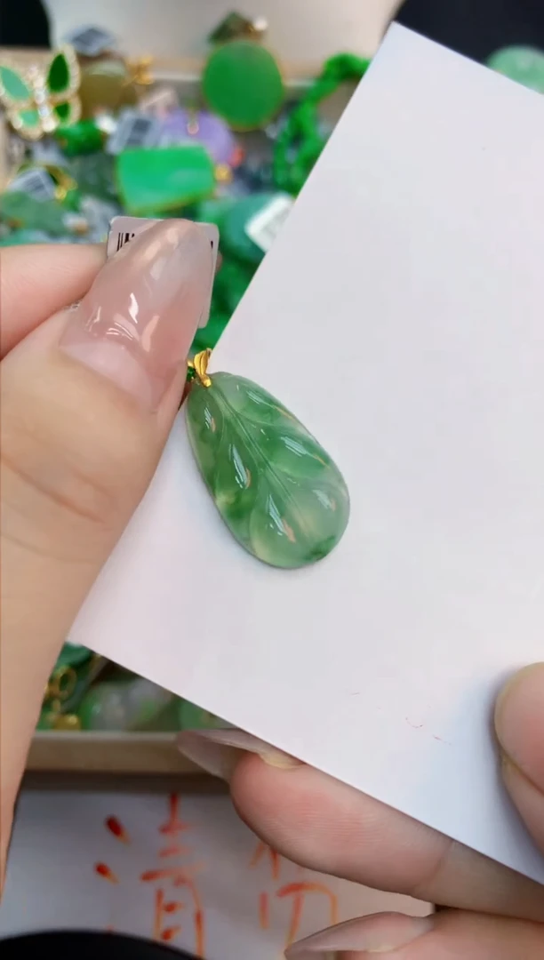 翡翠未镶嵌颈饰1
