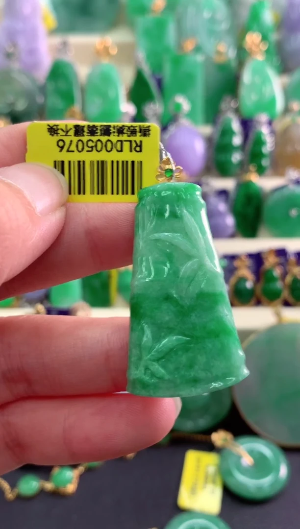 颈饰未镶嵌翡翠挂件