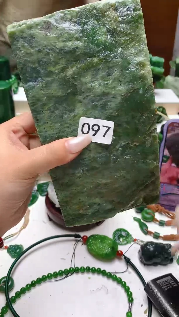 未镶嵌和田玉（碧玉）珠宝半成品1