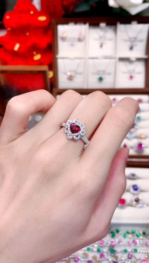 戒指18K金镶嵌红宝石1.07ct/天然宝石/七天无理由