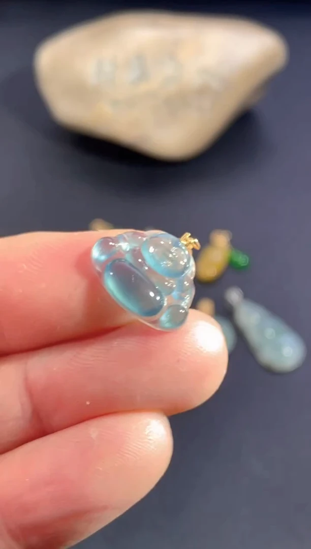 颈饰18K金镶嵌翡翠