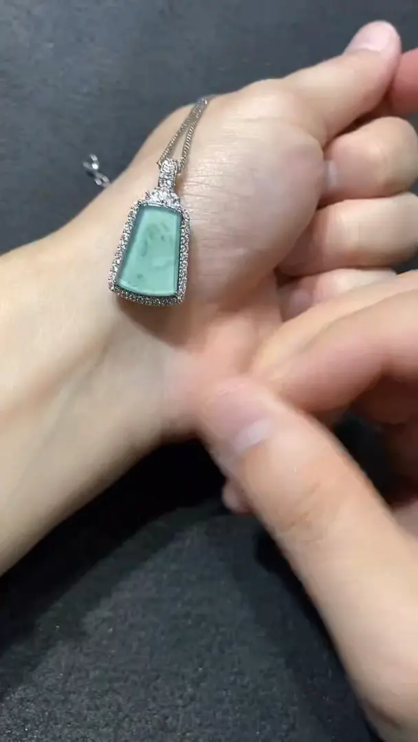 翡翠未镶嵌吊坠(不含链)多样性发货不含链其一