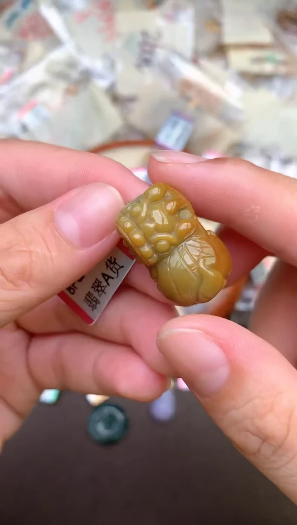 未镶嵌挂件翡翠—