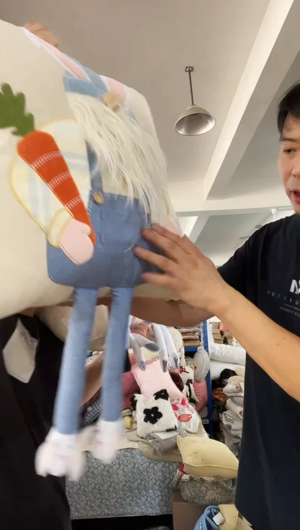 棉棉A06 大胡子兔子抱枕带芯发一个