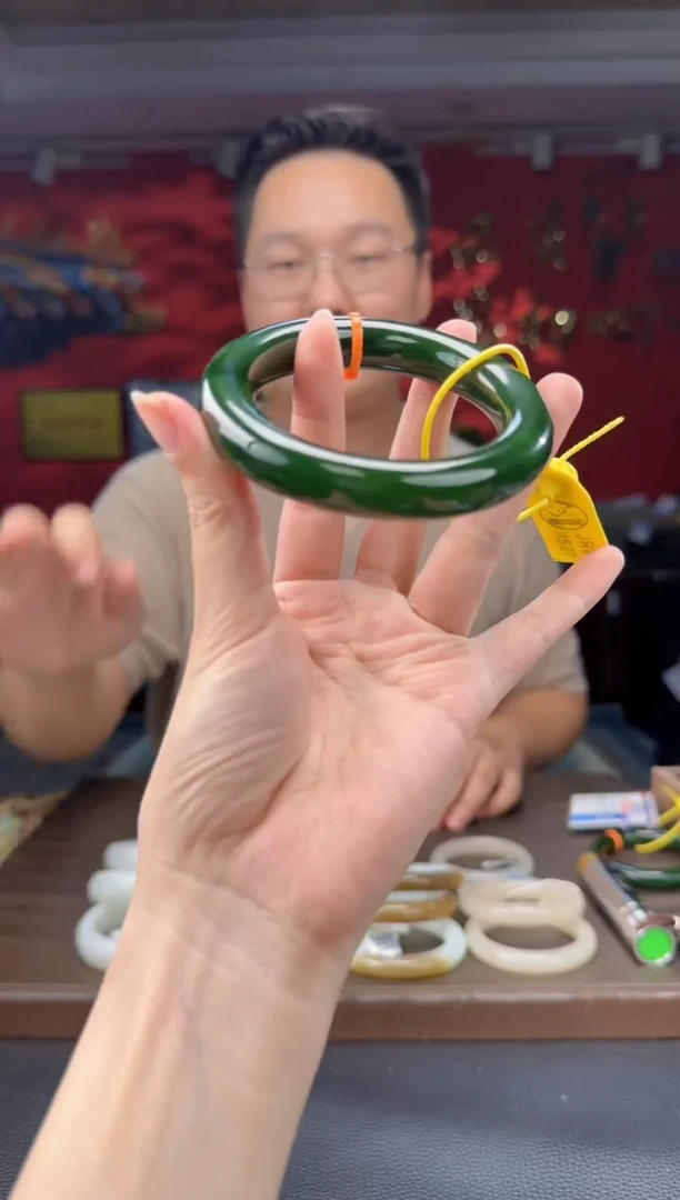 颈饰未镶嵌和田玉碧玉胖圆条手镯54-59