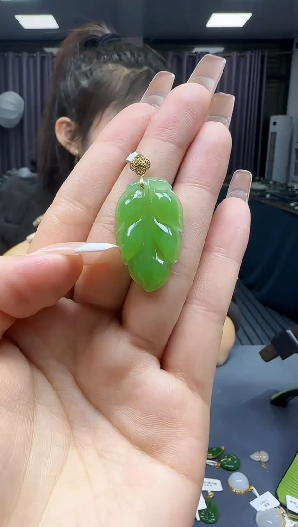 【闪购商品】和田玉挂件18K金镶嵌1