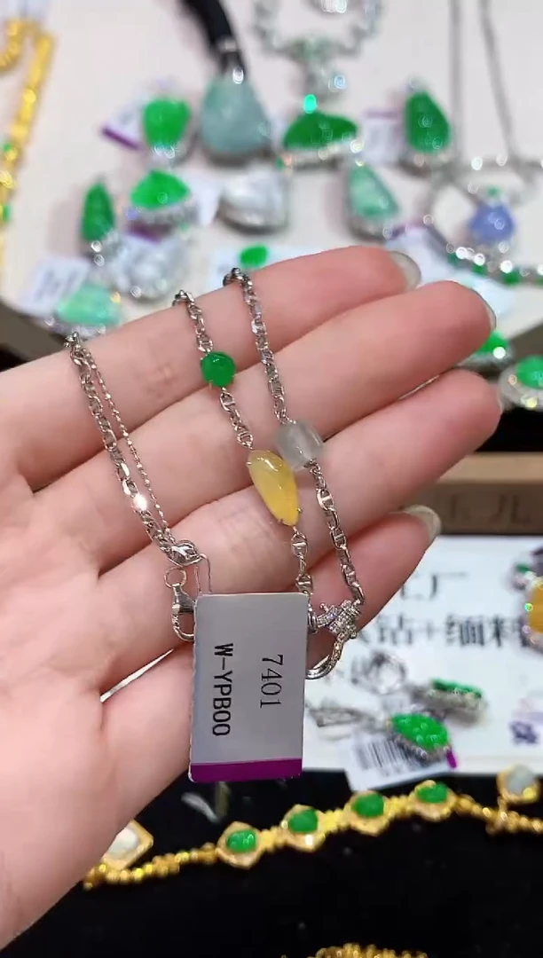 吊坠(不含链)18K金镶嵌翡翠YS多样性发其一