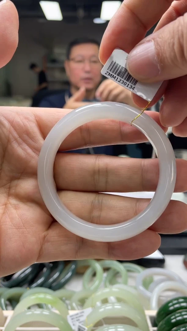 【闪购商品】和田玉手镯未镶嵌编码0134 圈口53-54