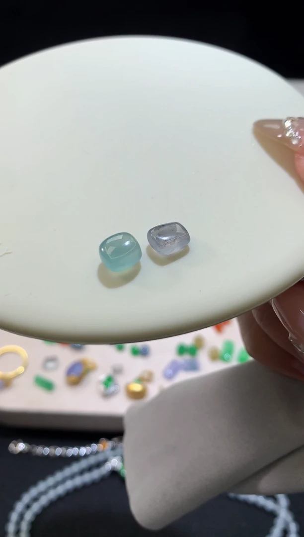 未镶嵌裸石翡翠一对随形