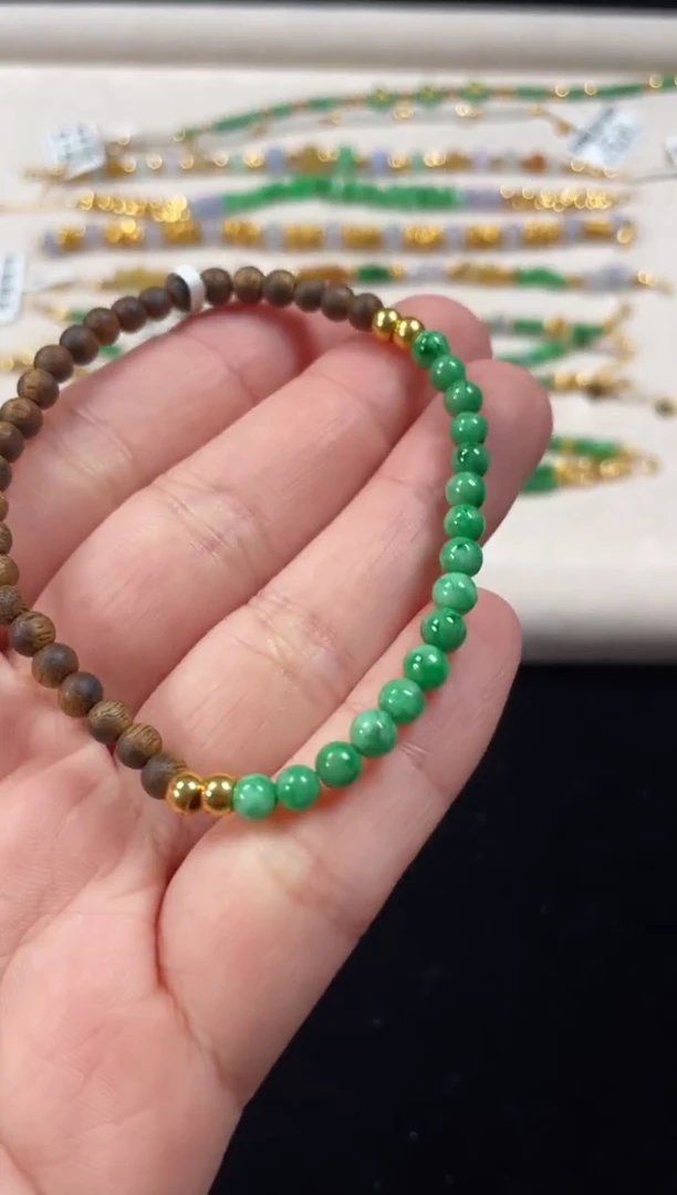 足金镶嵌手串翡翠一条   P450