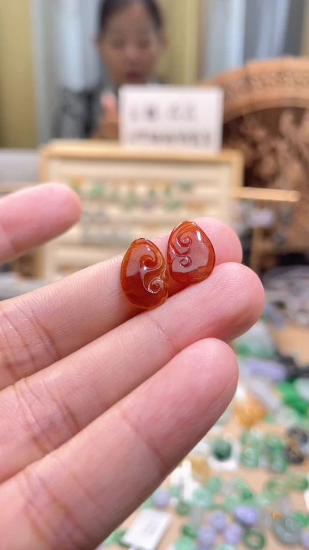 颈饰未镶嵌翡翠如一对