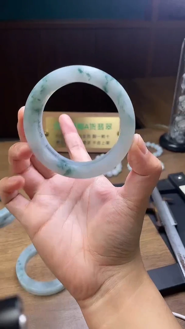 未镶嵌手镯定制翡翠风*?定制