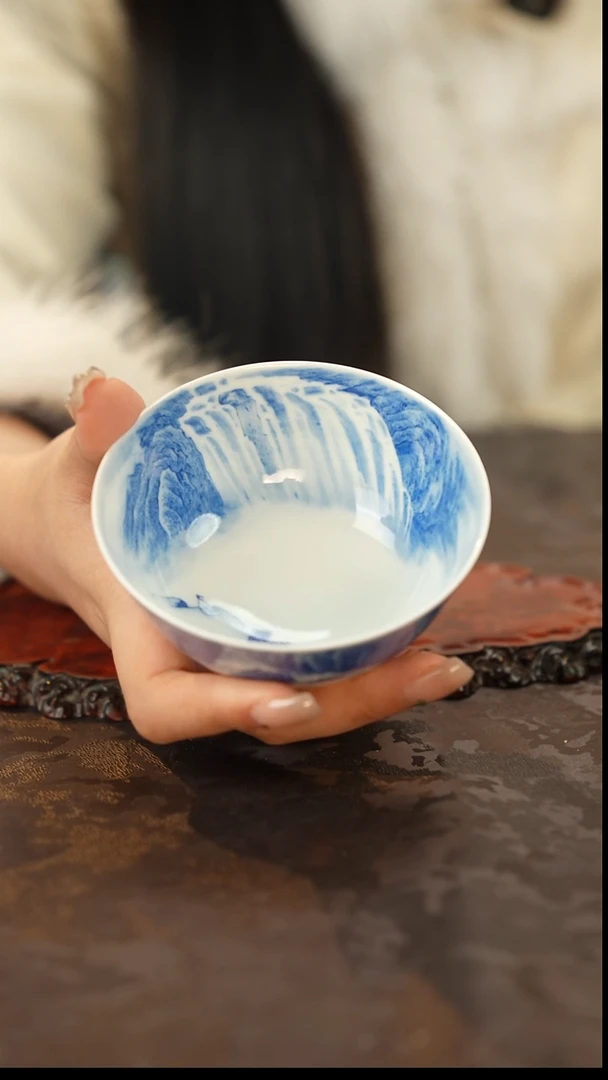 青花手绘山水主人杯