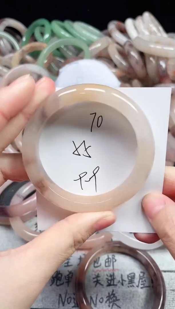 未镶嵌手镯石英质玉70