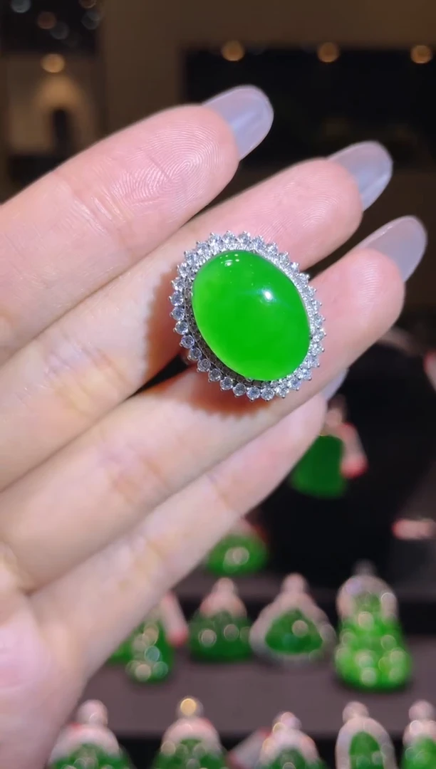 【闪购商品】翡翠吊坠(赠链)18K金镶嵌A37