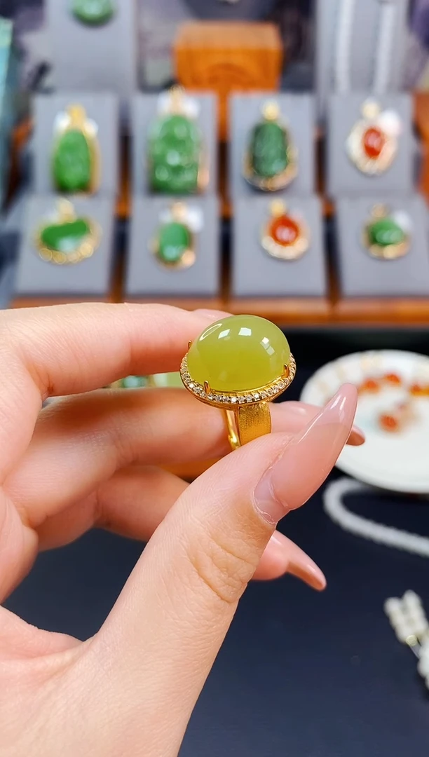 银S925镶嵌戒指和田玉黄口大蛋面戒指