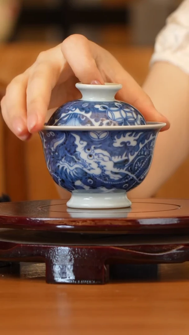 古窑御器青花蓝底龙纹盖碗