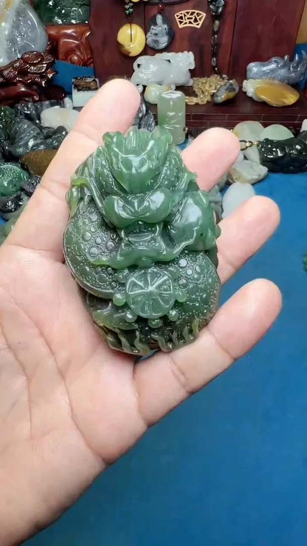 和田玉未镶嵌把件-
