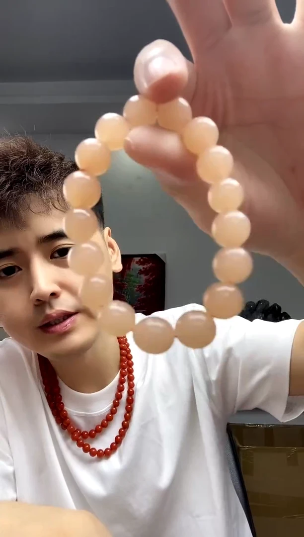 和田玉未镶嵌颈饰藕粉手串