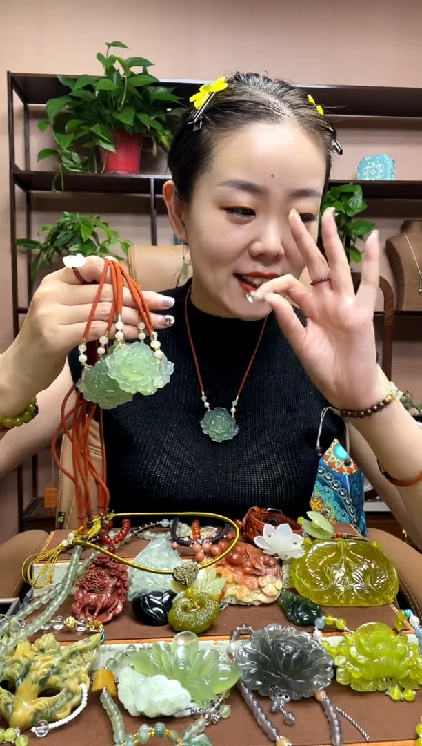 未镶嵌岫玉吊坠多样性发货发其中之一