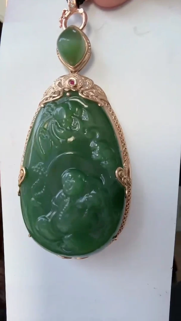 颈饰18K金镶嵌和田玉荣倩