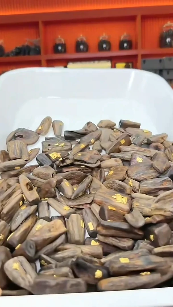 沉香吊坠69号发3个多样性发一
