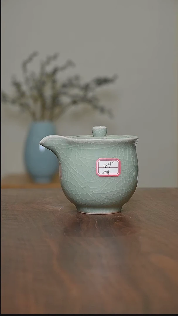 20#豆绿釉 手抓壶 微瑕 朱家汝窑款