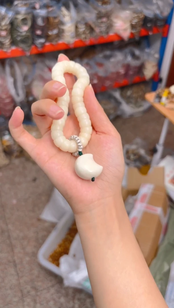 吊坠菩提根/象牙果白色大肠带月呀