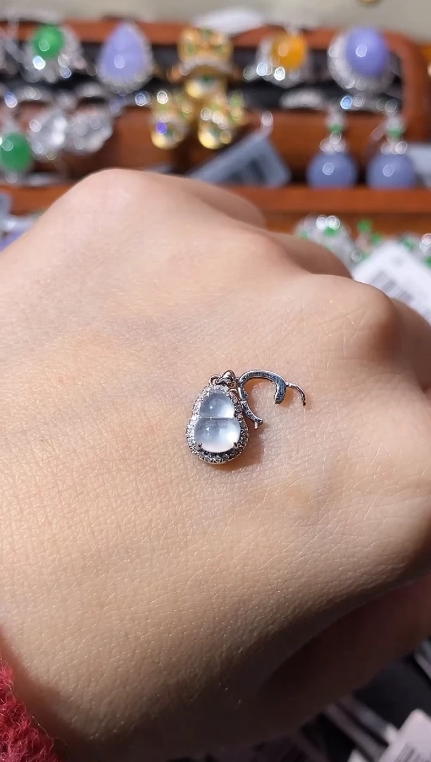 【闪购商品】翡翠颈饰18K金镶嵌吊坠