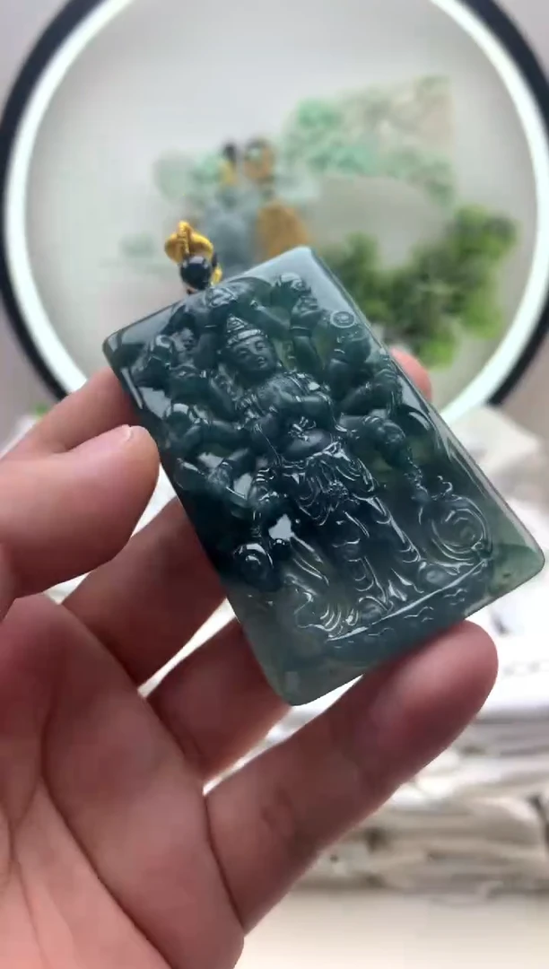 颈饰未镶嵌翡翠千手观音
