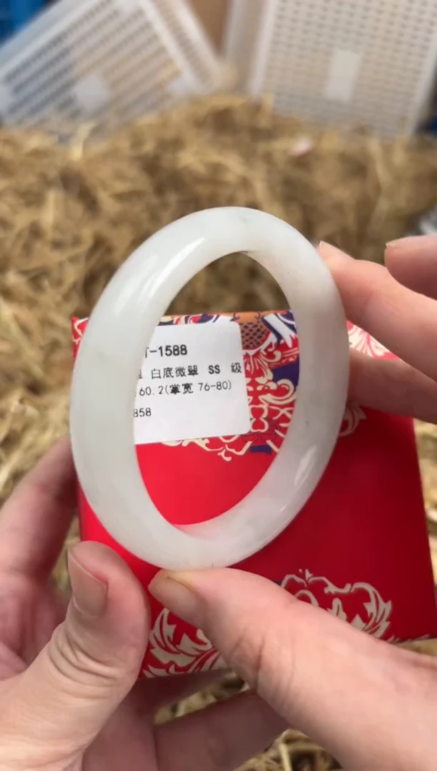 未镶嵌手镯石英质玉T-1588