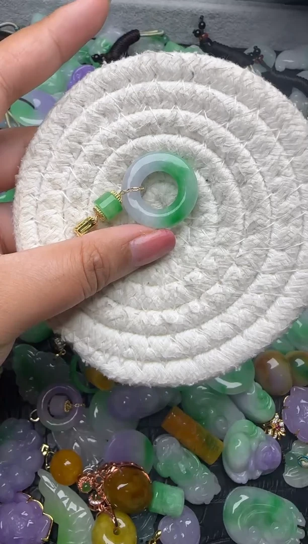 颈饰未镶嵌翡翠缅甸翡翠吊坠