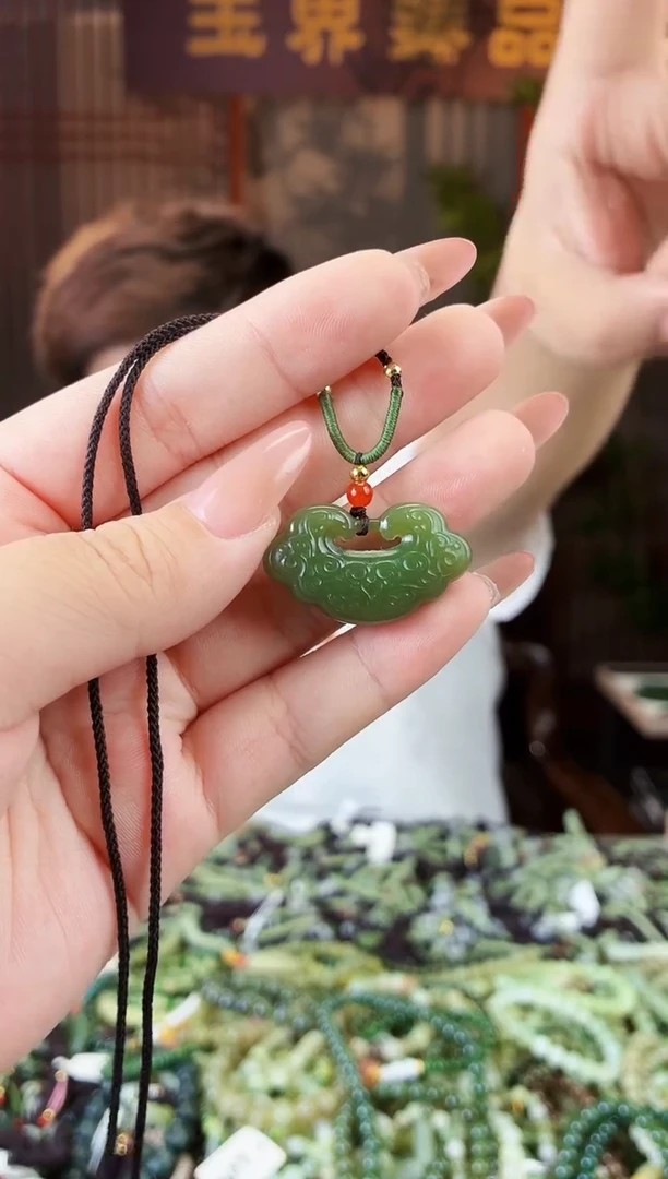 和田玉未镶嵌颈饰拍一发一